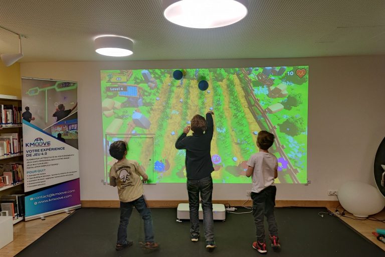 Les enfants se régalent avec notre mur interactif !