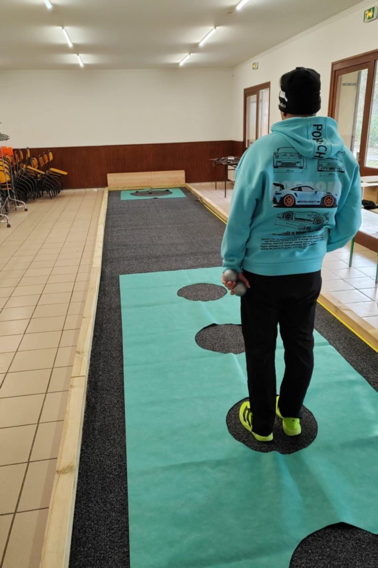 Adulte Concentré au Laser Game chez New-Castle